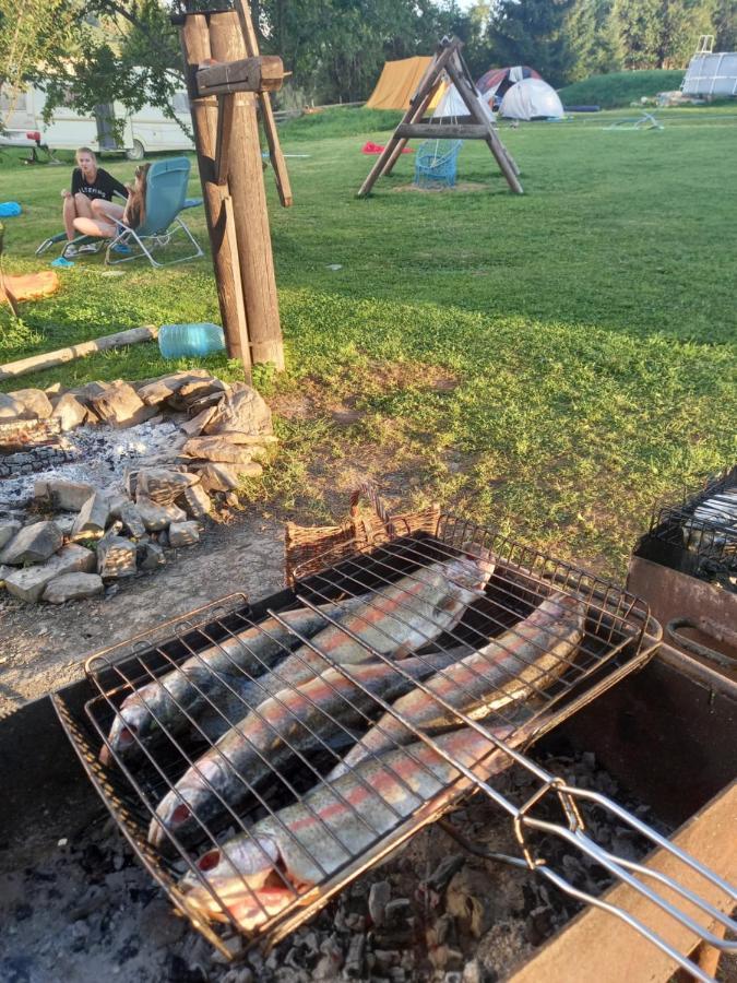 Camping Nad Karpatamy Spa Hotel Hrobiscse Kültér fotó